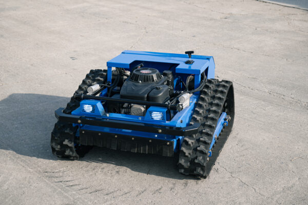 550e tracked lawn mower | intelligent, high power & premium for golf courses, luxury resorts & large lawns