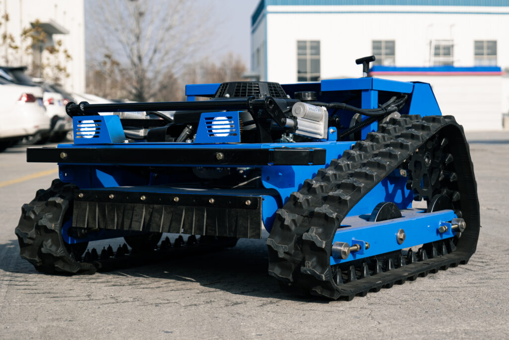 550e tracked lawn mower | intelligent, high power & premium for golf courses, luxury resorts & large lawns