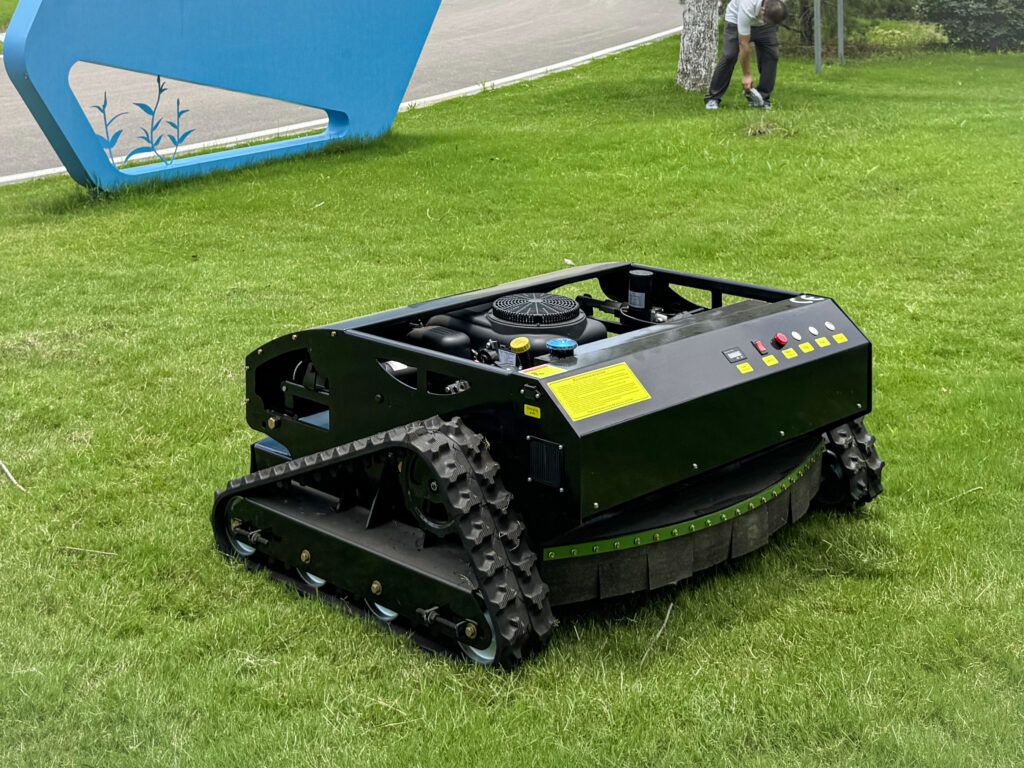 800d tracked lawn mower | heavy duty, high capacity & practical for large farms, plantations & mountain slopes