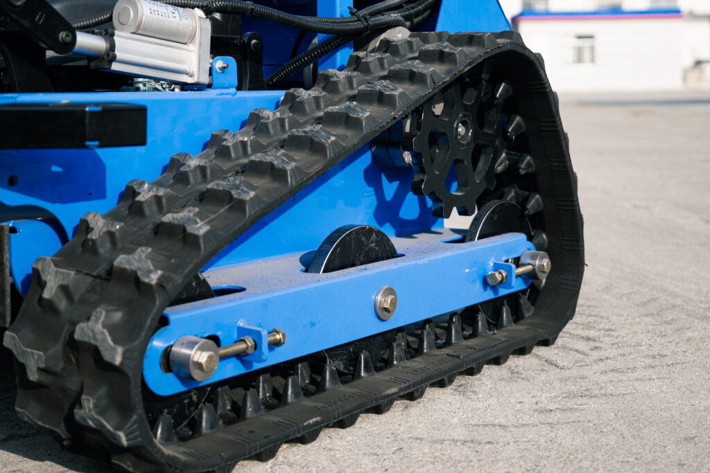 550e tracked lawn mower | intelligent, high power & premium for golf courses, luxury resorts & large lawns