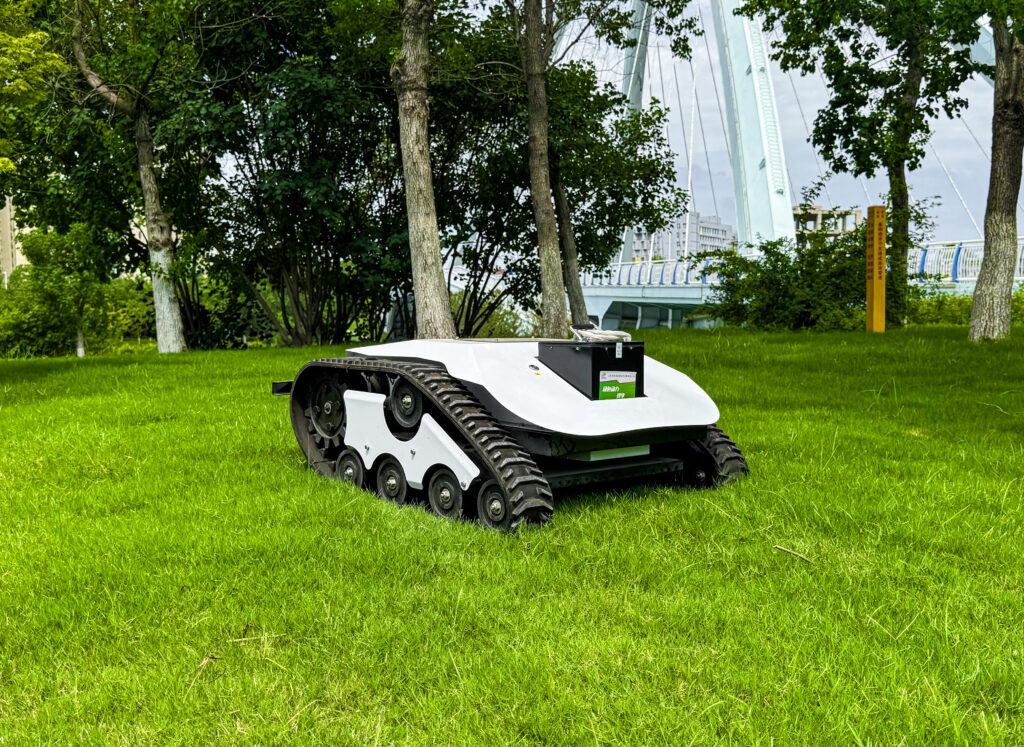 800e tracked lawn mower | intelligent heavy duty, fuel saving & premium for large golf courses, resorts & industrial lawns