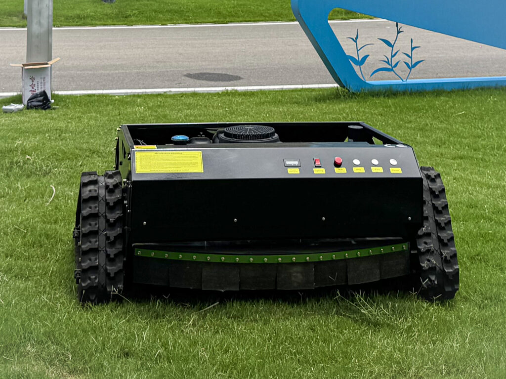 800d tracked lawn mower | heavy duty, high capacity & practical for large farms, plantations & mountain slopes