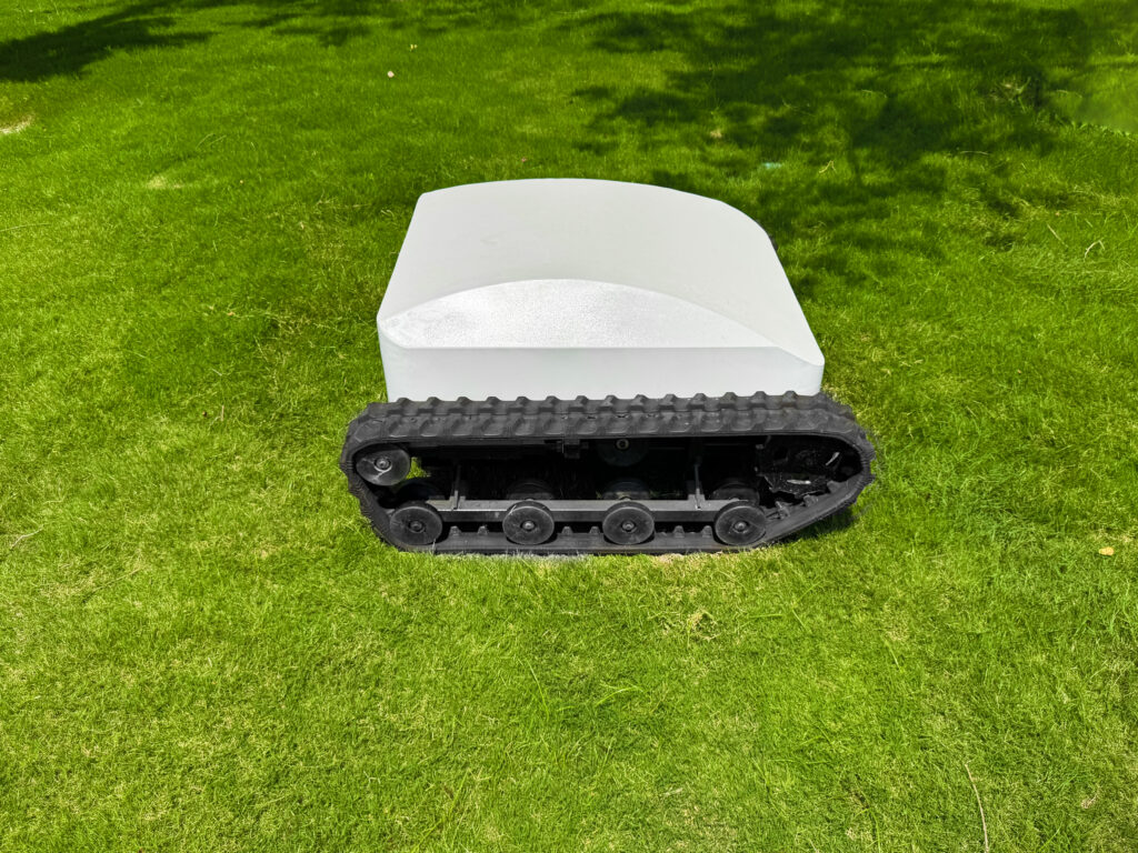 1000e tracked lawn mower | intelligent premium heavy duty, fuel saving & precision for large luxury estates, golf clubs & high end industrial parks
