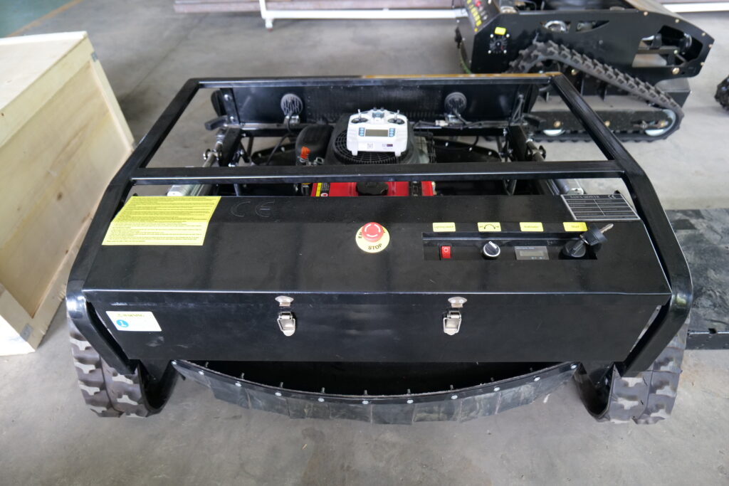 1000d tracked lawn mower | heavy duty engineering grade, ultra wide cutting for large construction sites, mines & rough terrain