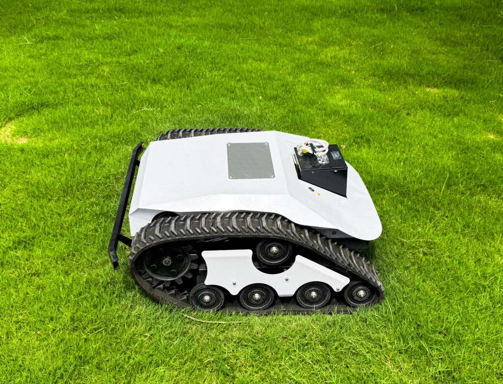 800e tracked lawn mower | intelligent heavy duty, fuel saving & premium for large golf courses, resorts & industrial lawns