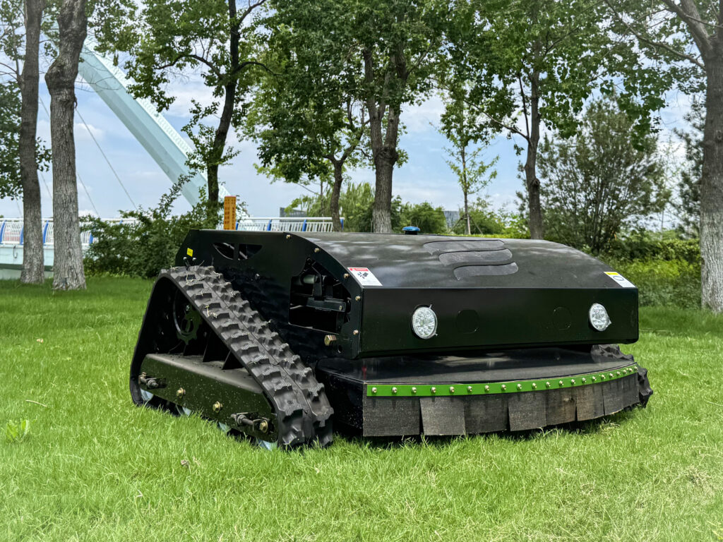 800d tracked lawn mower | heavy duty, high capacity & practical for large farms, plantations & mountain slopes