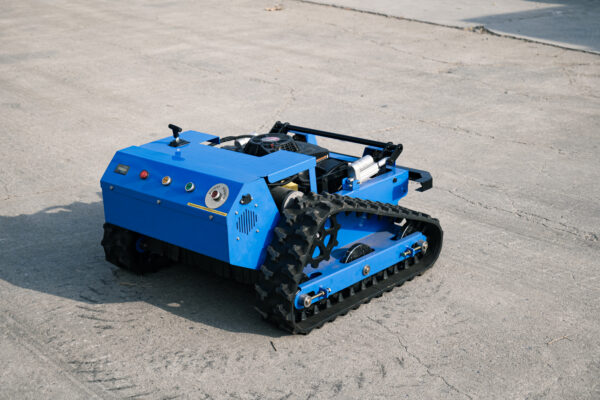 550e tracked lawn mower | intelligent, high power & premium for golf courses, luxury resorts & large lawns