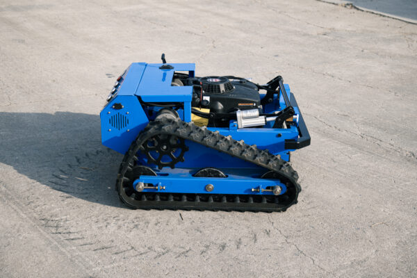 550e tracked lawn mower | intelligent, high power & premium for golf courses, luxury resorts & large lawns