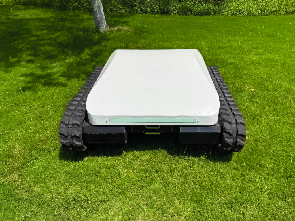 1000e tracked lawn mower | intelligent premium heavy duty, fuel saving & precision for large luxury estates, golf clubs & high end industrial parks