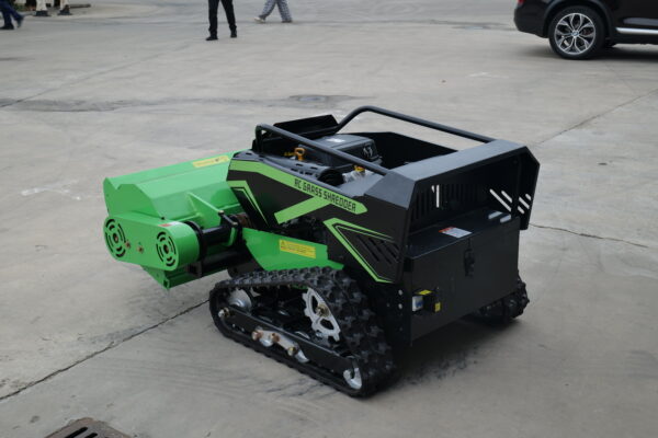 d2 twin cylinder tracked lawn mower | high power, low noise, efficient cutting for large commercial venues, orchards & hilly areas