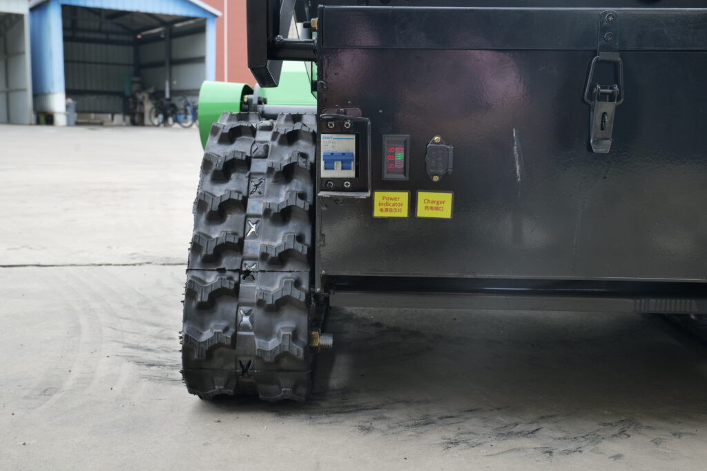 d2 twin cylinder tracked lawn mower | high power, low noise, efficient cutting for large commercial venues, orchards & hilly areas