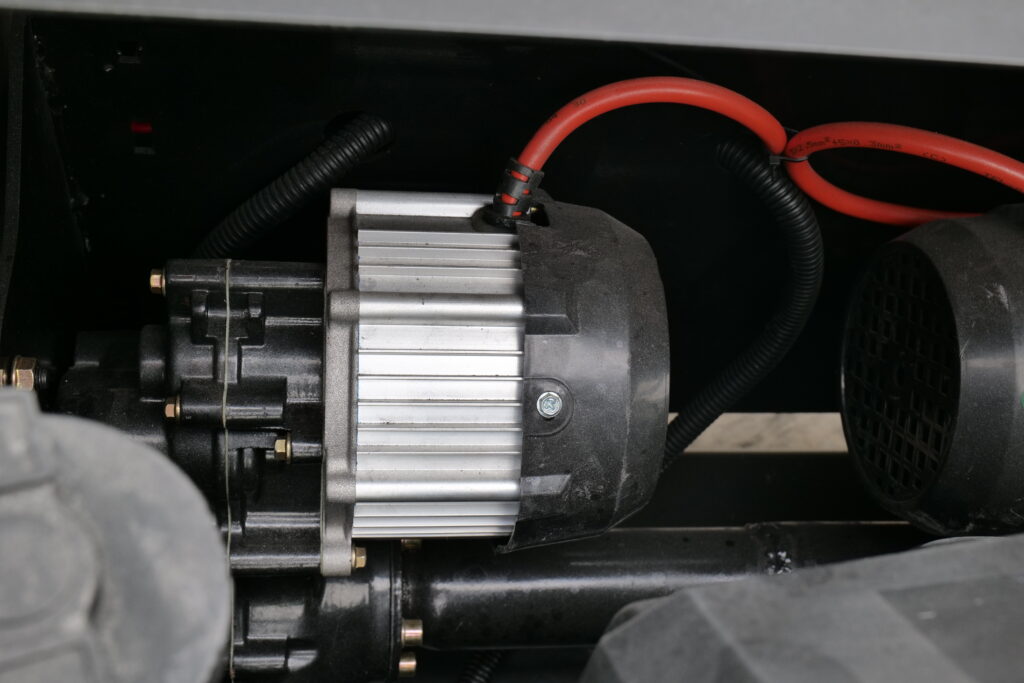 d2 twin cylinder tracked lawn mower | high power, low noise, efficient cutting for large commercial venues, orchards & hilly areas