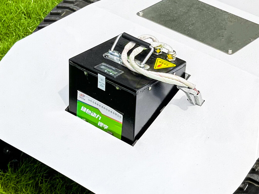 800e tracked lawn mower | intelligent heavy duty, fuel saving & premium for large golf courses, resorts & industrial lawns